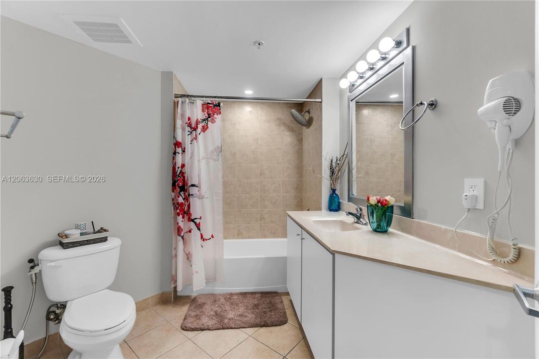 На продажу: $449,999 (2 спален, 2 ванн, 1150 Квадратных фут)