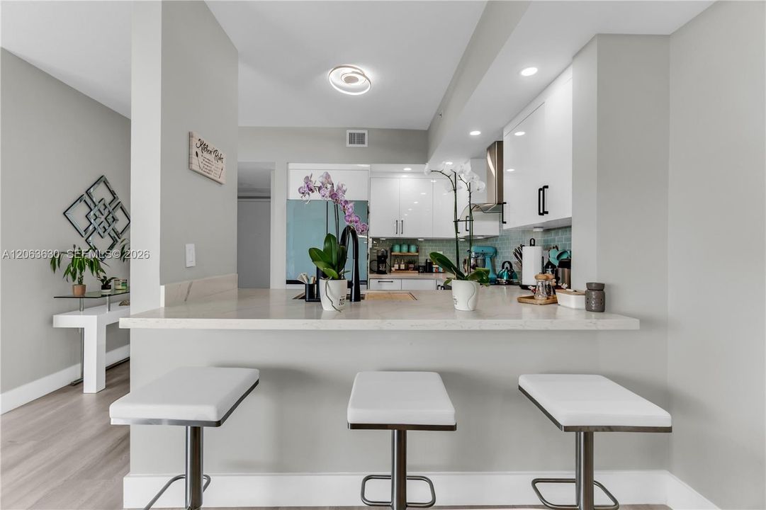 На продажу: $449,999 (2 спален, 2 ванн, 1150 Квадратных фут)