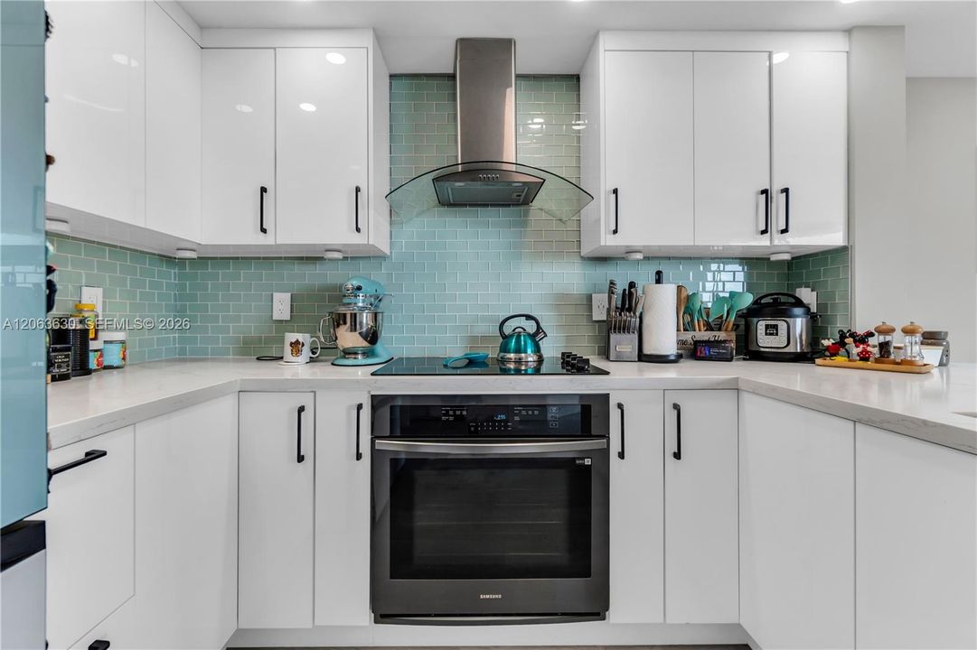 На продажу: $449,999 (2 спален, 2 ванн, 1150 Квадратных фут)
