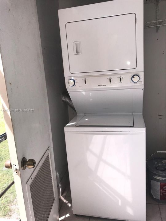 В аренду: $2,000 (2 спален, 2 ванн, 857 Квадратных фут)