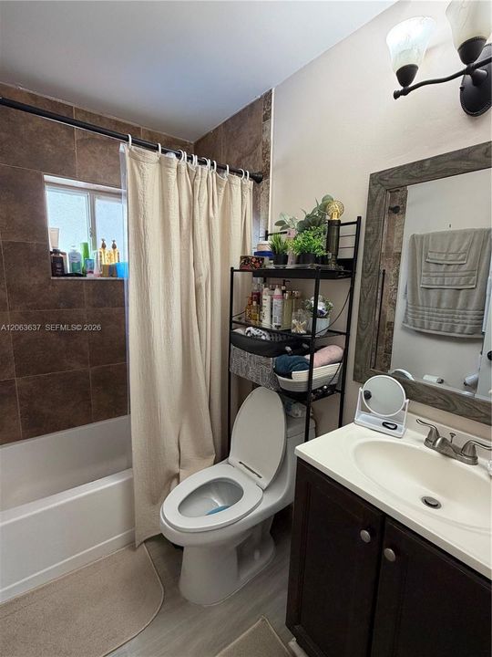 В аренду: $2,400 (2 спален, 2 ванн, 980 Квадратных фут)