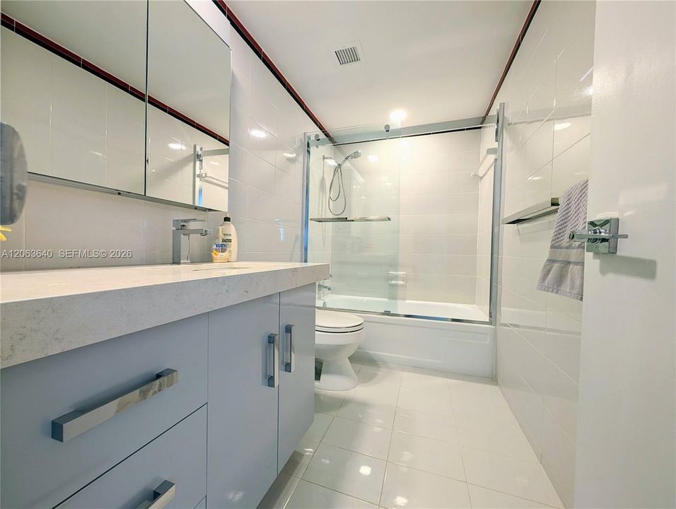На продажу: $355,000 (2 спален, 2 ванн, 1145 Квадратных фут)