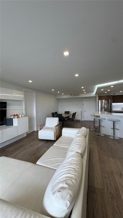 В аренду: $3,200 (2 спален, 2 ванн, 1065 Квадратных фут)