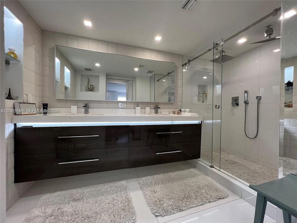 В аренду: $3,200 (2 спален, 2 ванн, 1065 Квадратных фут)