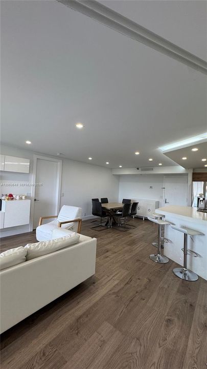 В аренду: $3,200 (2 спален, 2 ванн, 1065 Квадратных фут)