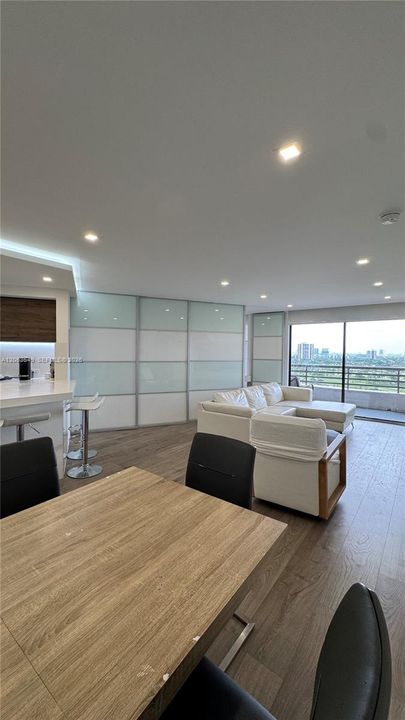 В аренду: $3,200 (2 спален, 2 ванн, 1065 Квадратных фут)