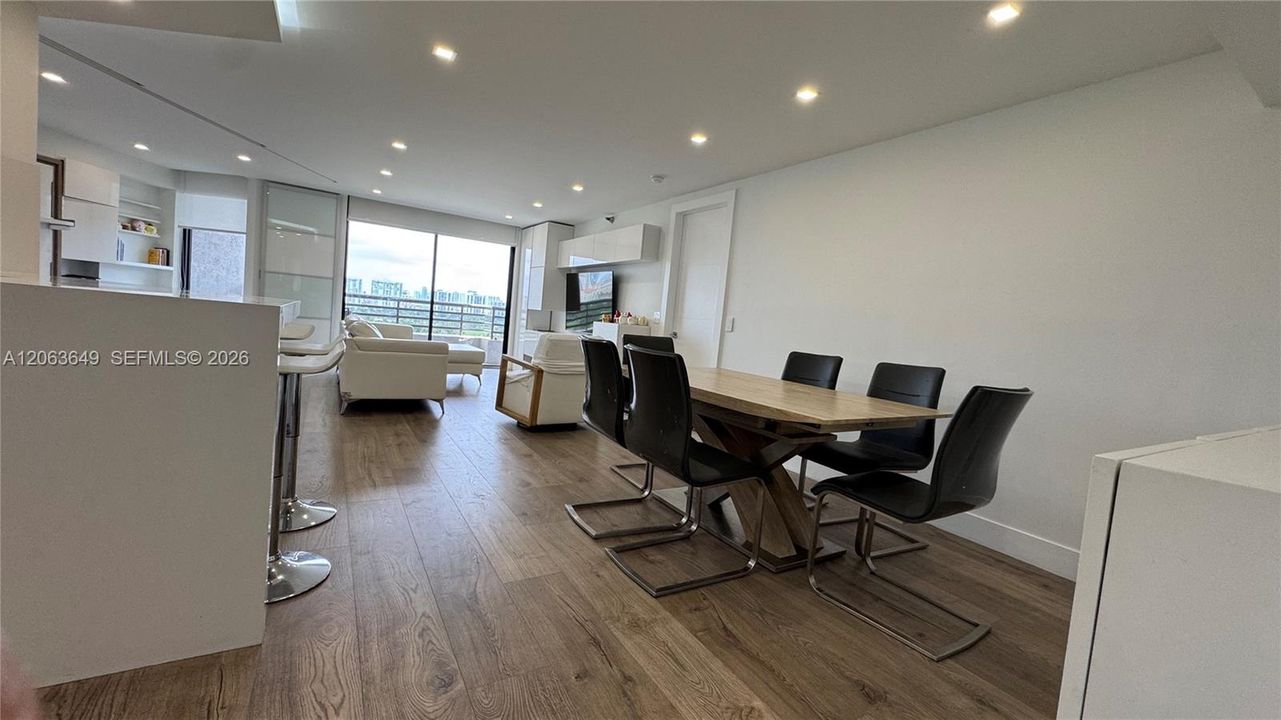 В аренду: $3,200 (2 спален, 2 ванн, 1065 Квадратных фут)