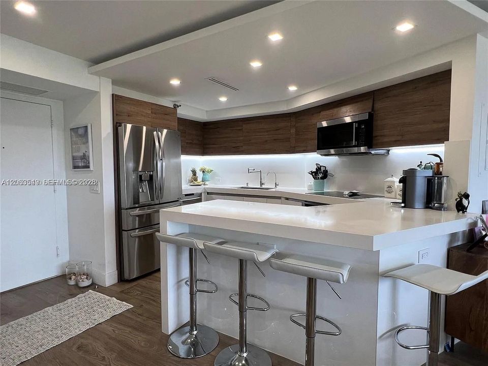 В аренду: $3,200 (2 спален, 2 ванн, 1065 Квадратных фут)