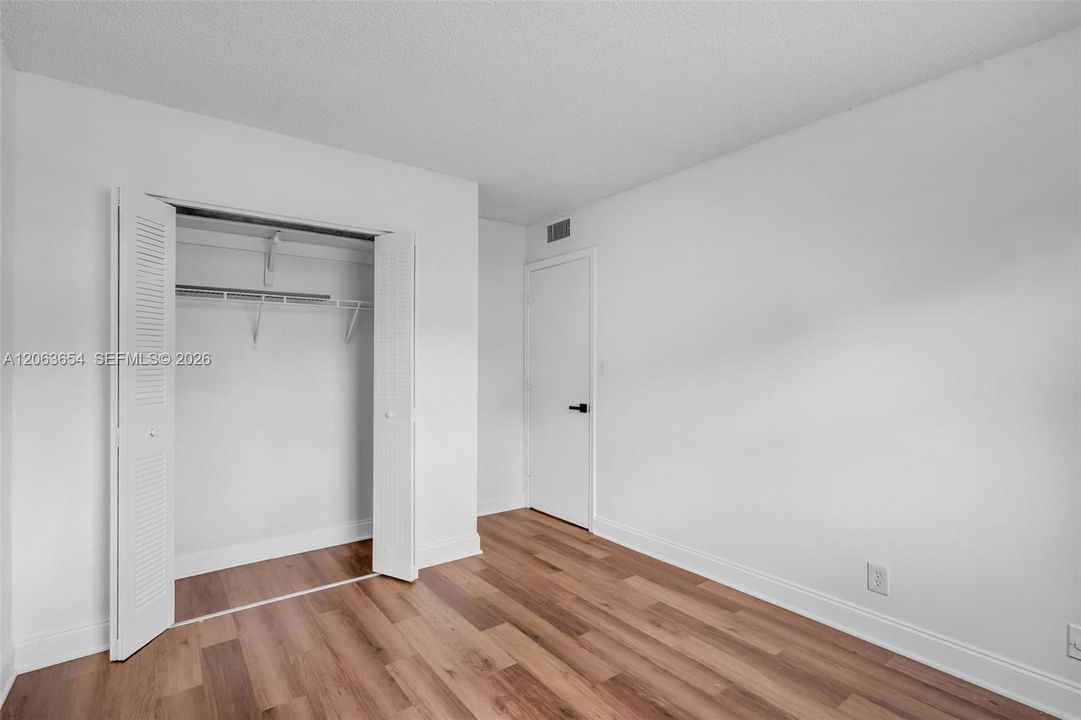 На продажу: $190,000 (2 спален, 1 ванн, 609 Квадратных фут)
