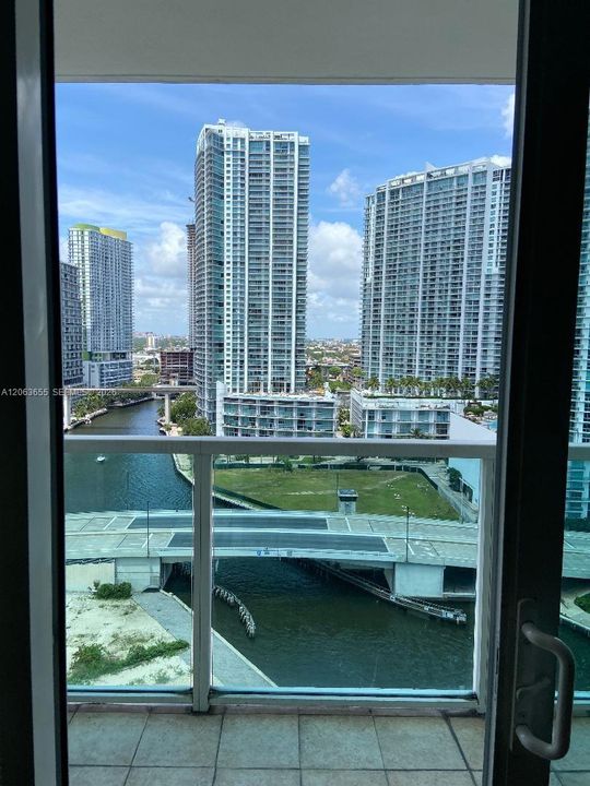 For Rent: $2,800 (1 beds, 1 baths, 775 Square Feet)