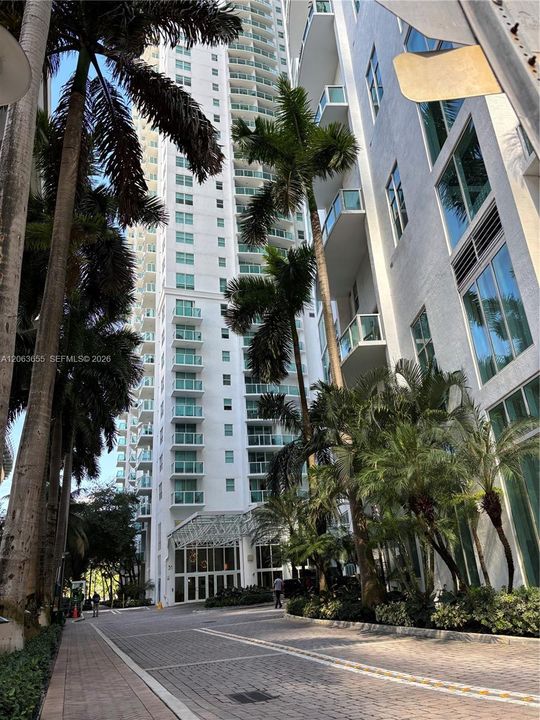 For Rent: $2,800 (1 beds, 1 baths, 775 Square Feet)