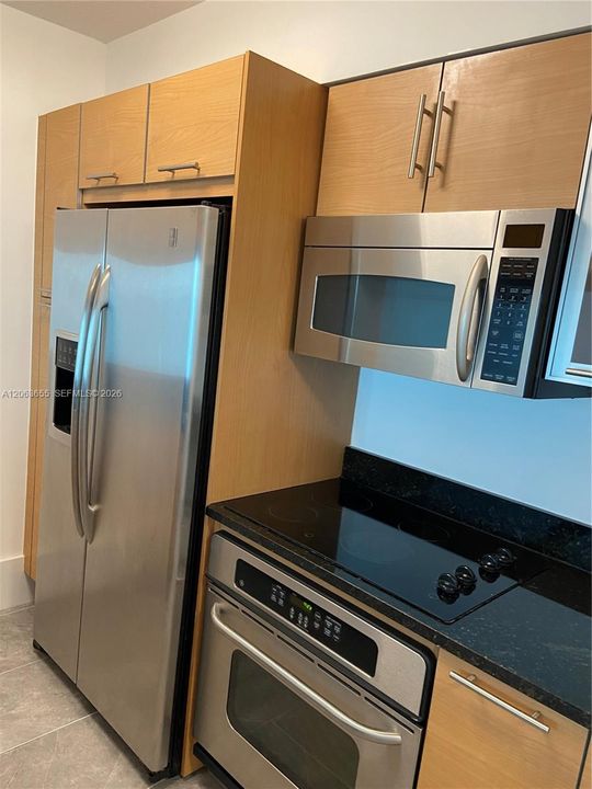 For Rent: $2,800 (1 beds, 1 baths, 775 Square Feet)