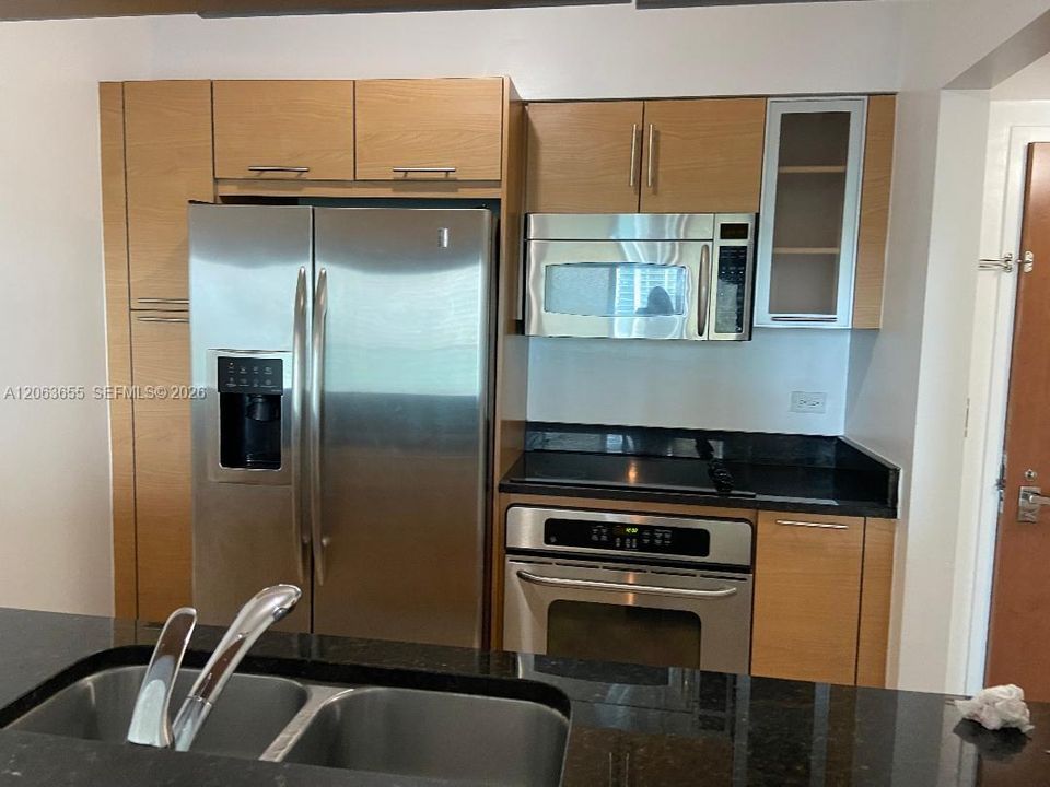 For Rent: $2,800 (1 beds, 1 baths, 775 Square Feet)
