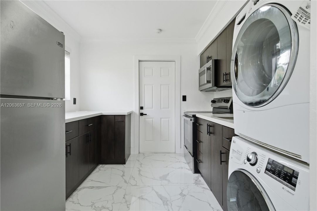 В аренду: $2,400 (2 спален, 1 ванн, 750 Квадратных фут)