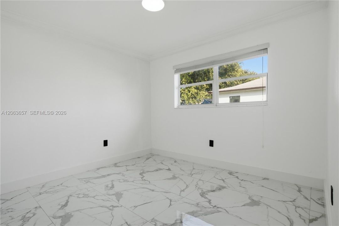 В аренду: $2,400 (2 спален, 1 ванн, 750 Квадратных фут)
