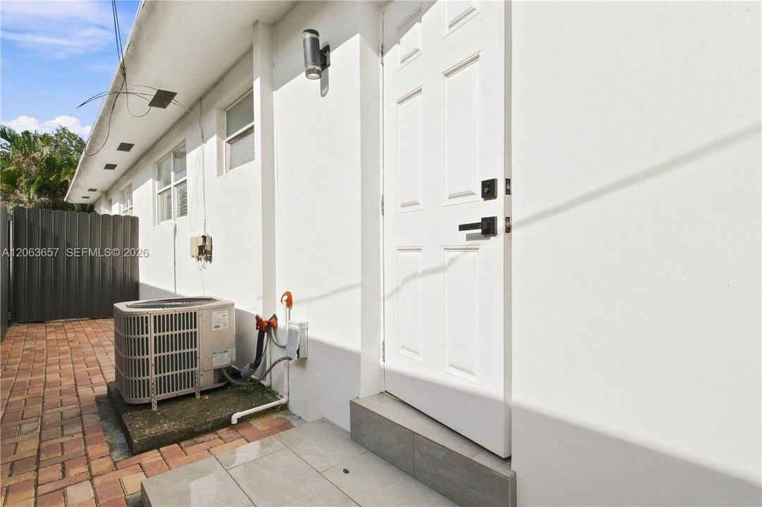В аренду: $2,400 (2 спален, 1 ванн, 750 Квадратных фут)