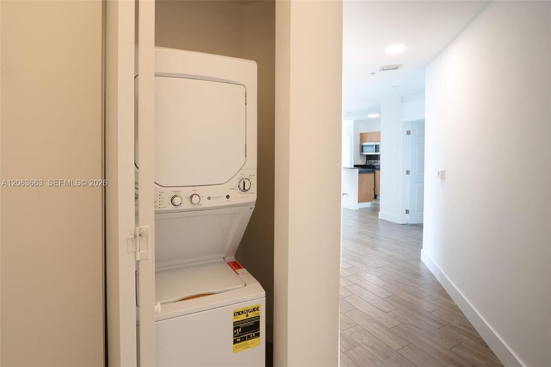 В аренду: $3,050 (1 спален, 1 ванн, 950 Квадратных фут)
