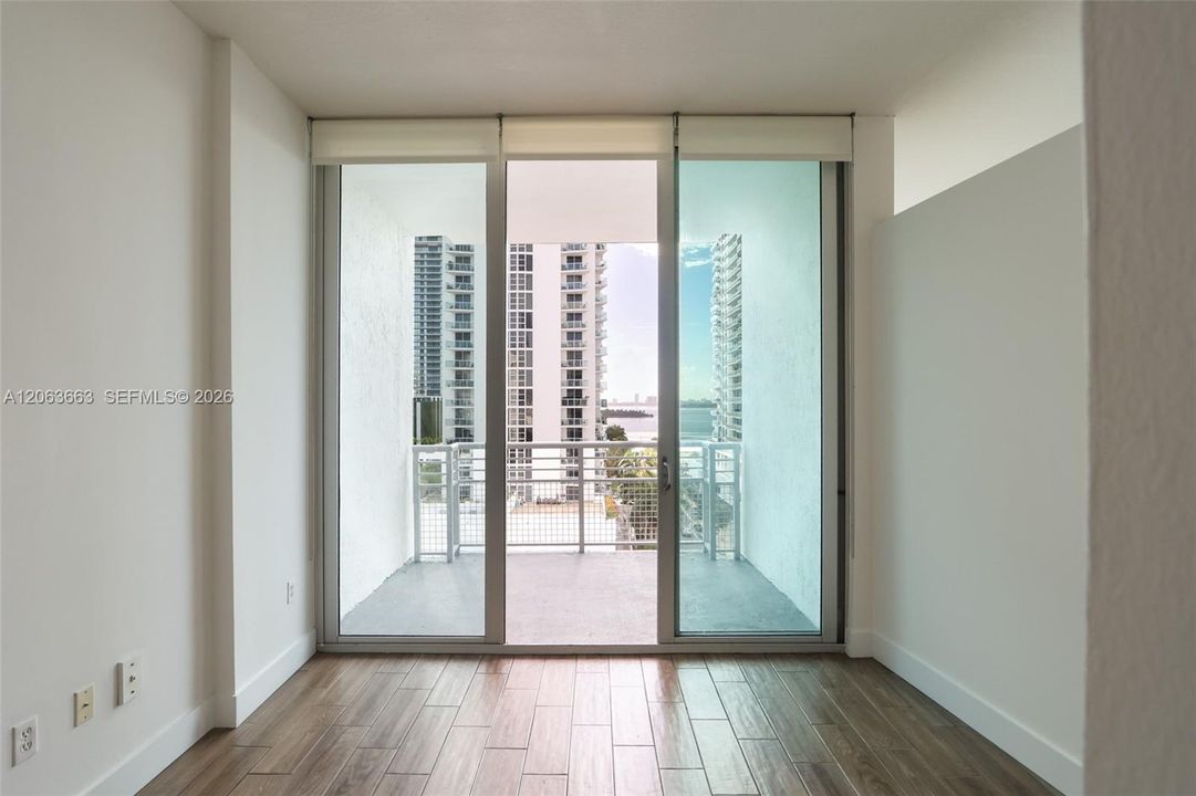 В аренду: $3,050 (1 спален, 1 ванн, 950 Квадратных фут)