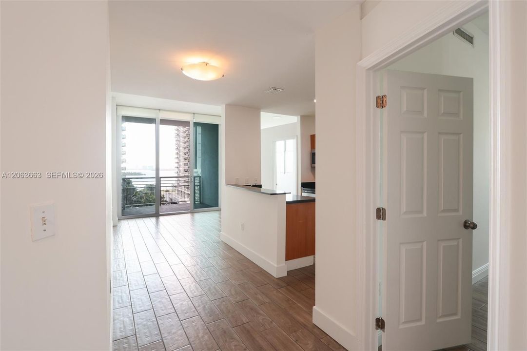 В аренду: $3,050 (1 спален, 1 ванн, 950 Квадратных фут)