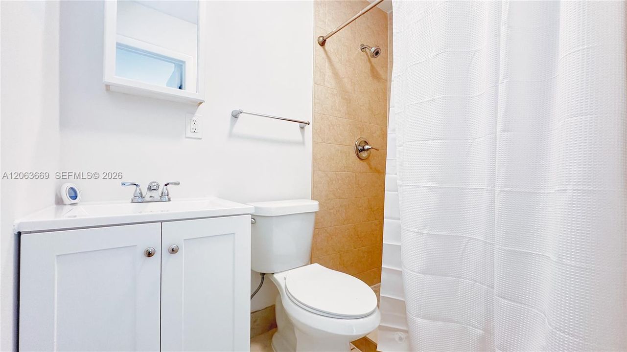 В аренду: $2,600 (2 спален, 2 ванн, 1200 Квадратных фут)