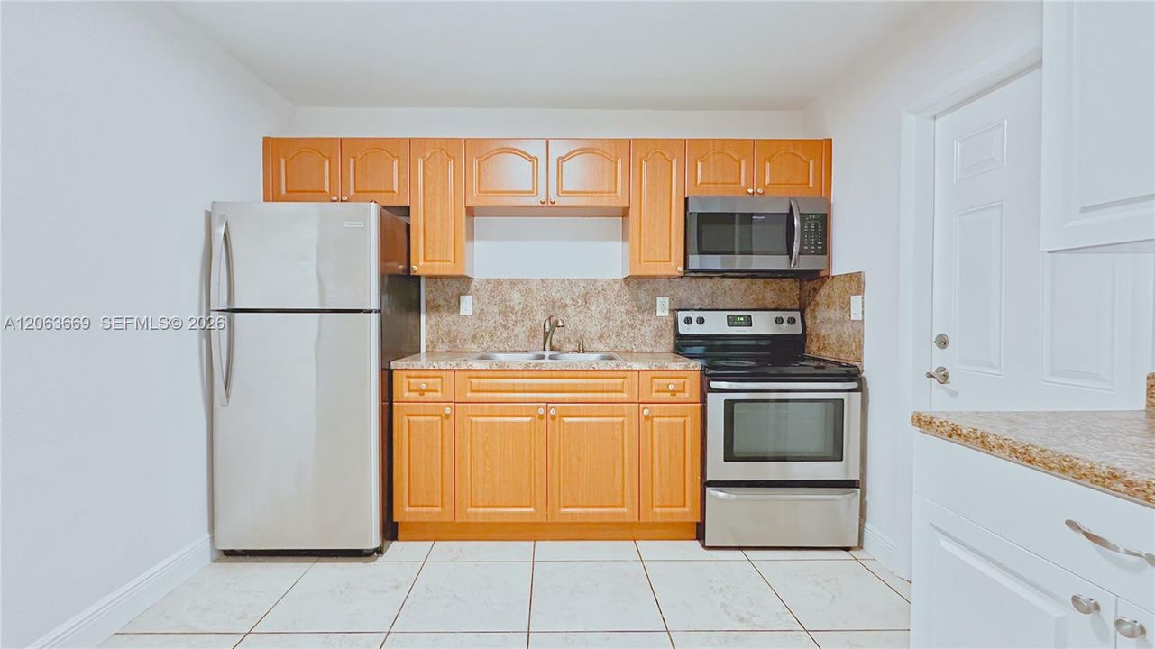 В аренду: $2,600 (2 спален, 2 ванн, 1200 Квадратных фут)