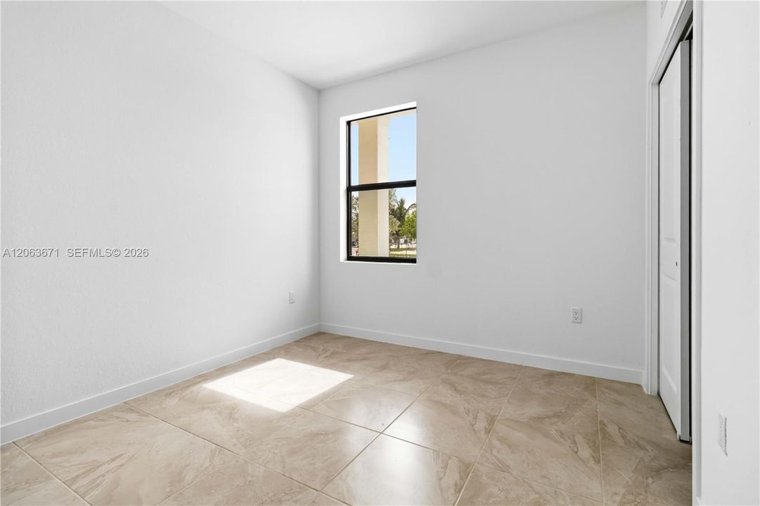 Activo con contrato: $3,500 (4 camas, 3 baños, 1876 Pies cuadrados)