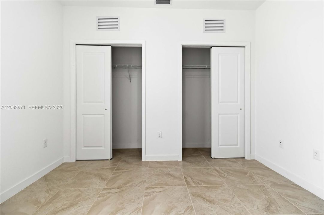 Activo con contrato: $3,500 (4 camas, 3 baños, 1876 Pies cuadrados)