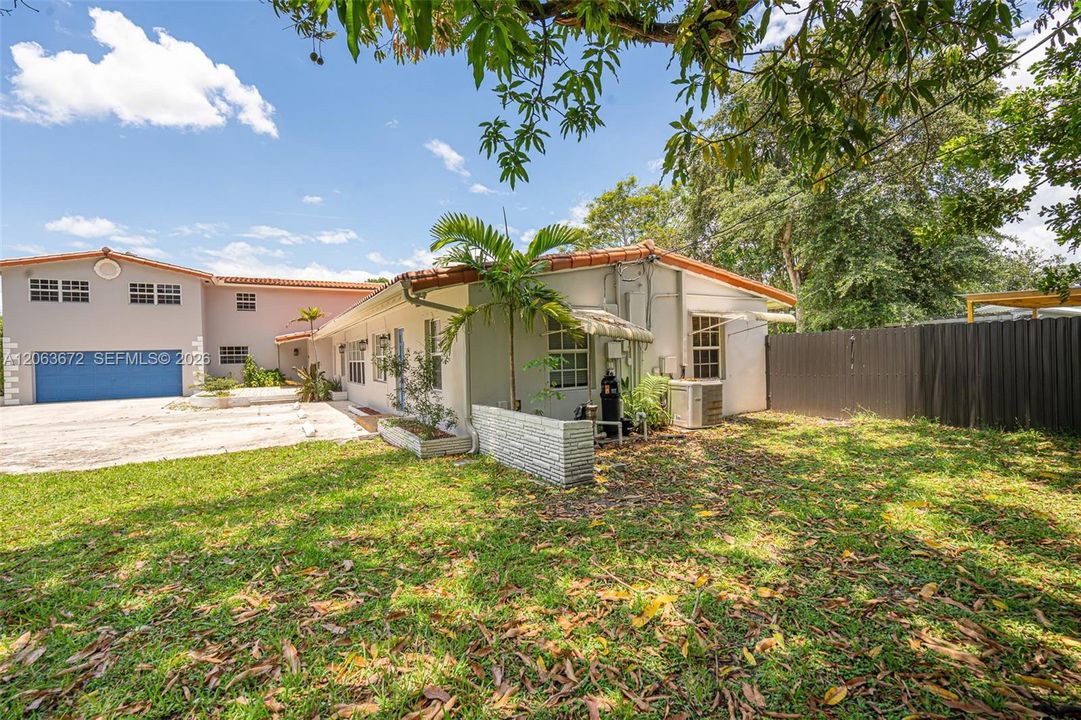 En Renta: $3,700 (3 camas, 2 baños, 3687 Pies cuadrados)