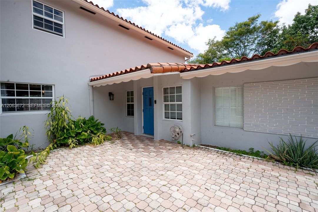 En Renta: $3,700 (3 camas, 2 baños, 3687 Pies cuadrados)