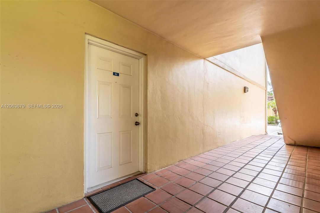En Venta: $299,000 (2 camas, 2 baños, 960 Pies cuadrados)