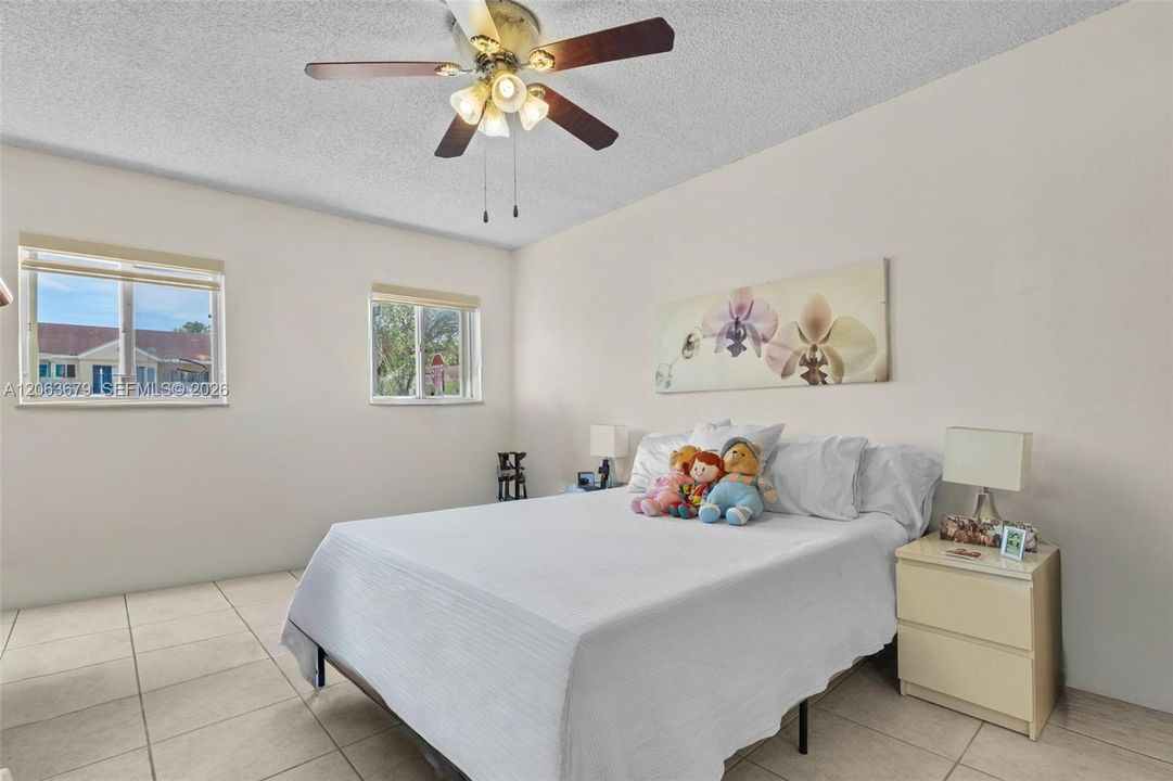 En Venta: $299,000 (2 camas, 2 baños, 960 Pies cuadrados)