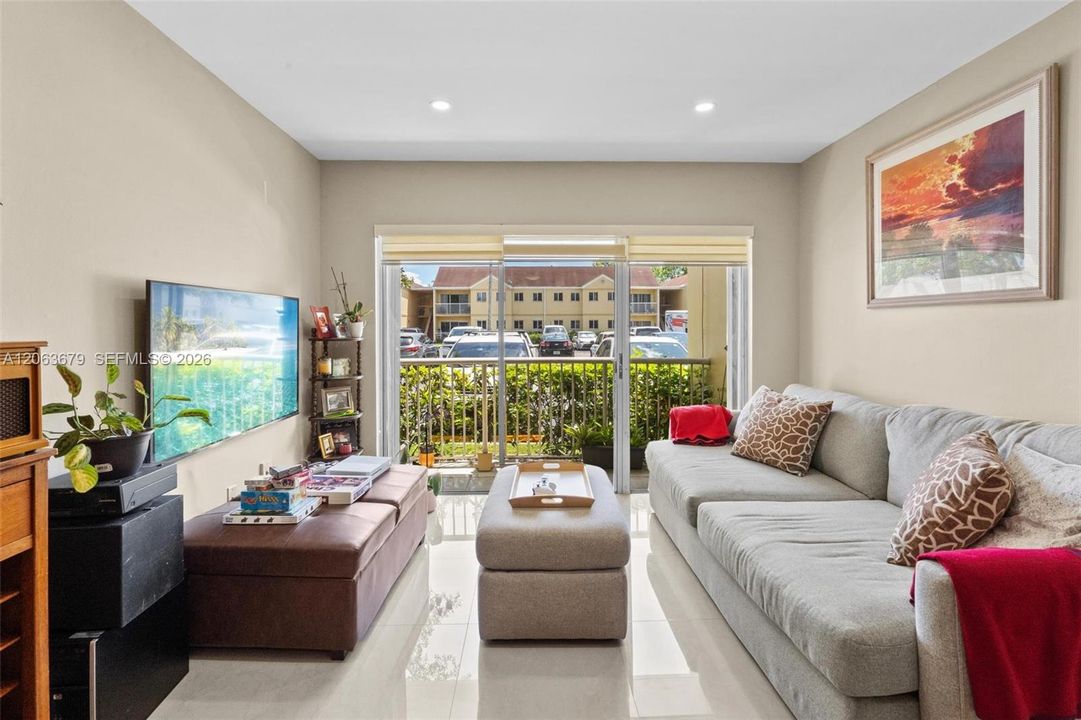 En Venta: $299,000 (2 camas, 2 baños, 960 Pies cuadrados)