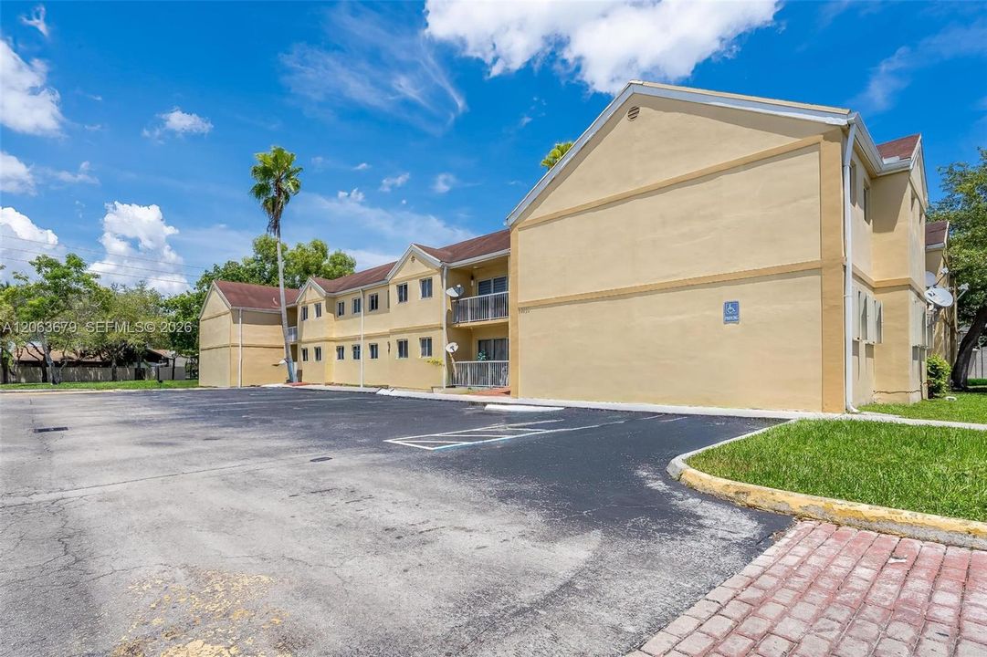 En Venta: $299,000 (2 camas, 2 baños, 960 Pies cuadrados)