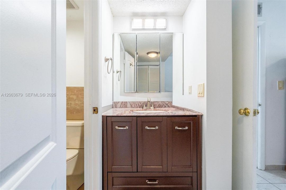 En Venta: $299,000 (2 camas, 2 baños, 960 Pies cuadrados)