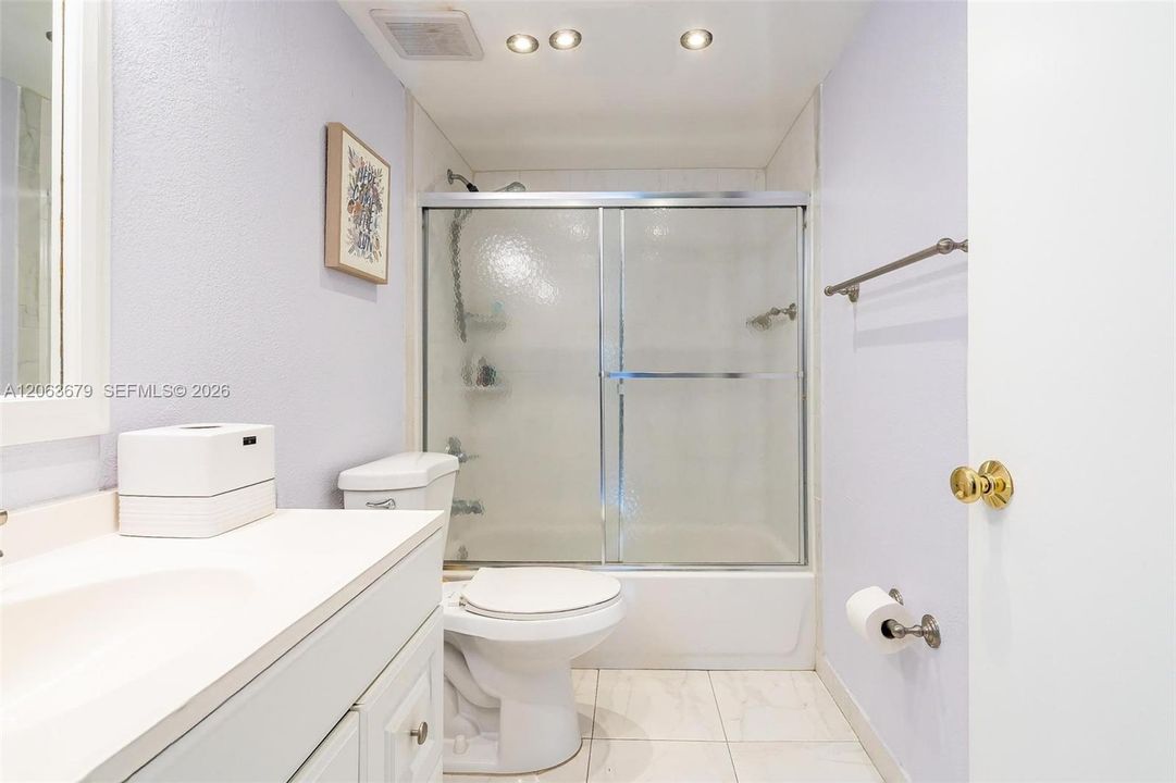 En Venta: $299,000 (2 camas, 2 baños, 960 Pies cuadrados)