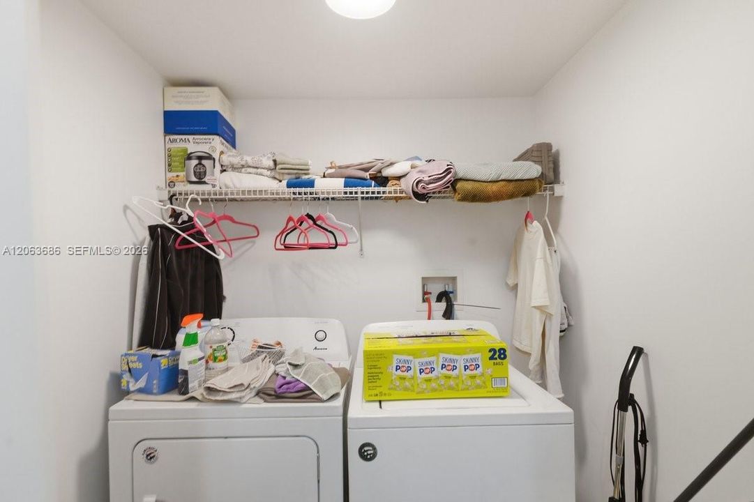 For Sale: $315,000 (1 beds, 1 baths, 742 Square Feet)