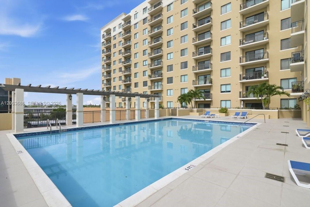 For Sale: $315,000 (1 beds, 1 baths, 742 Square Feet)