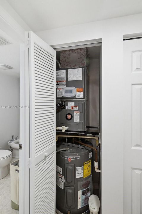 For Sale: $315,000 (1 beds, 1 baths, 742 Square Feet)