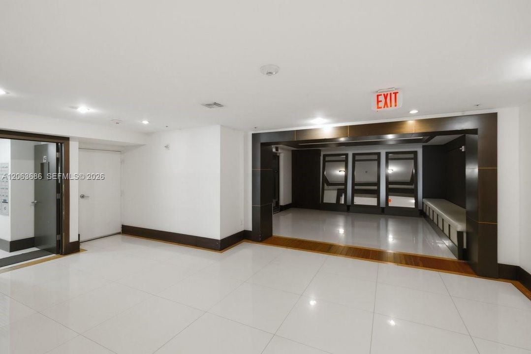 For Sale: $315,000 (1 beds, 1 baths, 742 Square Feet)