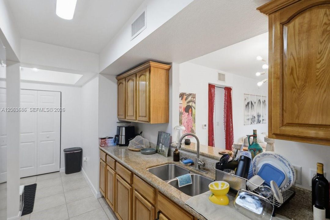 For Sale: $315,000 (1 beds, 1 baths, 742 Square Feet)