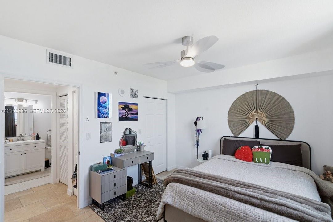 For Sale: $315,000 (1 beds, 1 baths, 742 Square Feet)