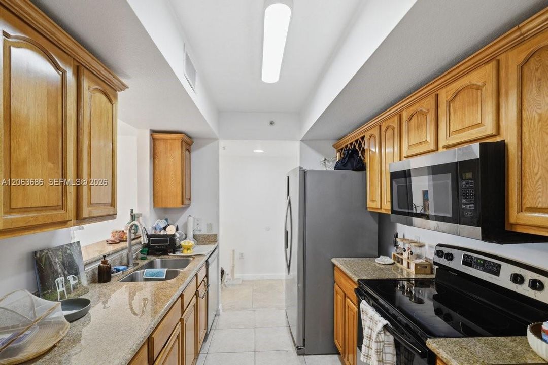 For Sale: $315,000 (1 beds, 1 baths, 742 Square Feet)