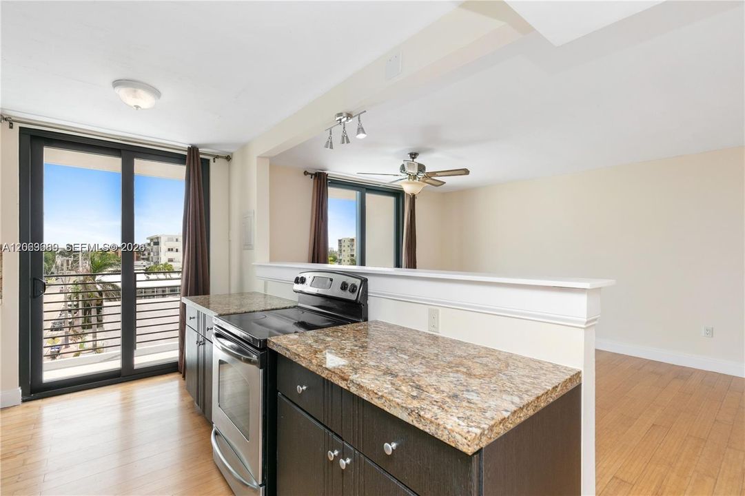 В аренду: $2,950 (2 спален, 2 ванн, 1260 Квадратных фут)