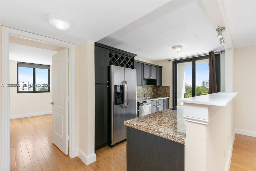 В аренду: $2,950 (2 спален, 2 ванн, 1260 Квадратных фут)