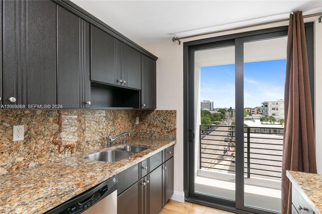 В аренду: $2,950 (2 спален, 2 ванн, 1260 Квадратных фут)
