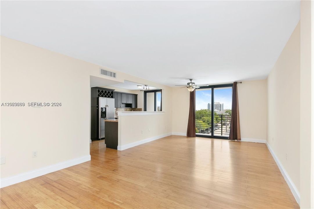 В аренду: $2,950 (2 спален, 2 ванн, 1260 Квадратных фут)