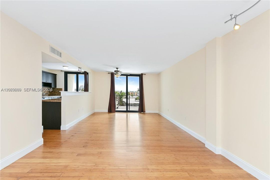 В аренду: $2,950 (2 спален, 2 ванн, 1260 Квадратных фут)