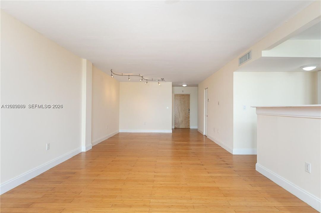 В аренду: $2,950 (2 спален, 2 ванн, 1260 Квадратных фут)