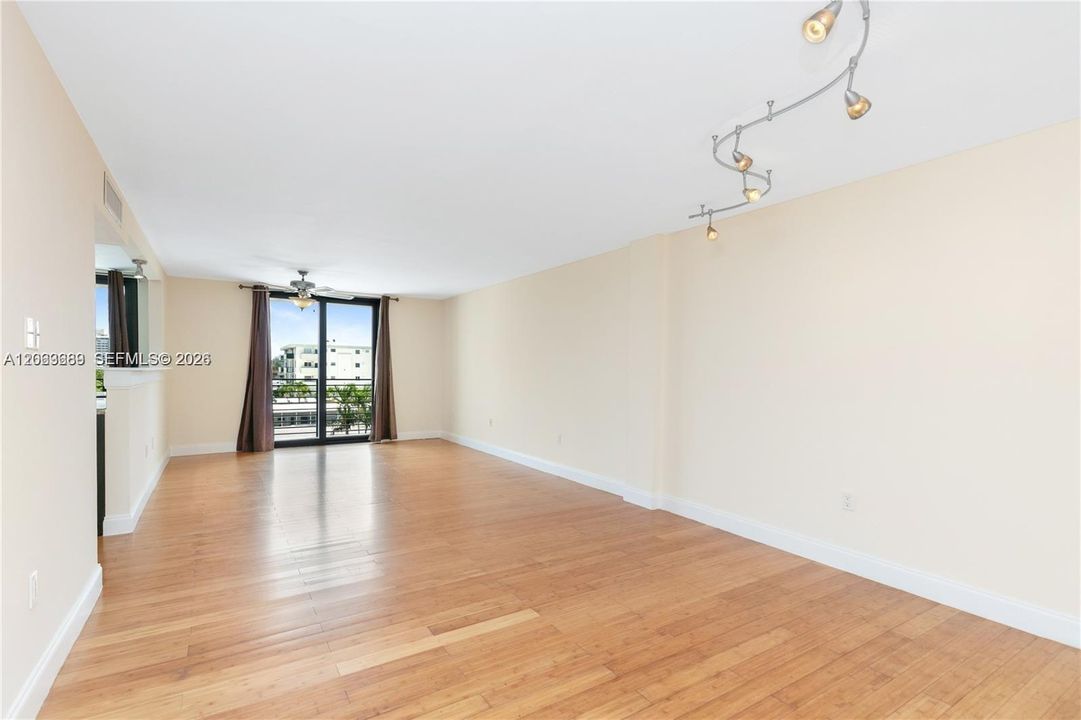 В аренду: $2,950 (2 спален, 2 ванн, 1260 Квадратных фут)