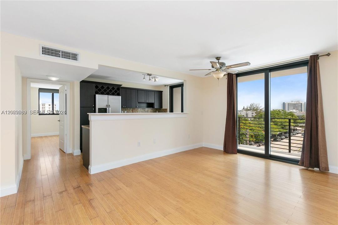 В аренду: $2,950 (2 спален, 2 ванн, 1260 Квадратных фут)
